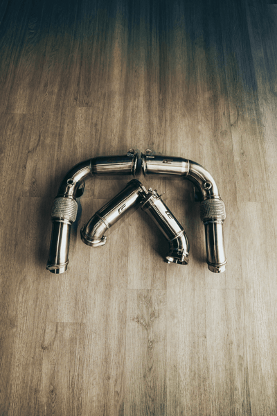 BMW S68 G90/G99 M5 CENCAL Free Flow Race Downpipes - G90 M5/G99 M5